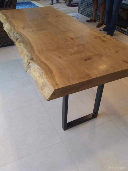 Mesa Rustica de Jantar Andirá 200x80 com Bordas Orgânicas e Pés em Ferro Tubular-Madeirado - Mesa de Madeira Rustica