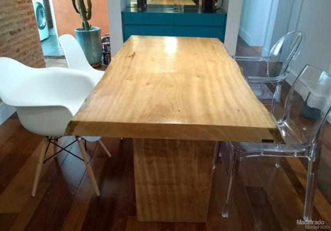 Mesa de Jantar Tajuba em Madeira Maciça Pequiá para 6 lugares 160 x 90 - Com Pés de Madeira